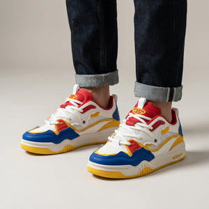 Sneakersy na grubej podeszwie, wyrazista sylwetka