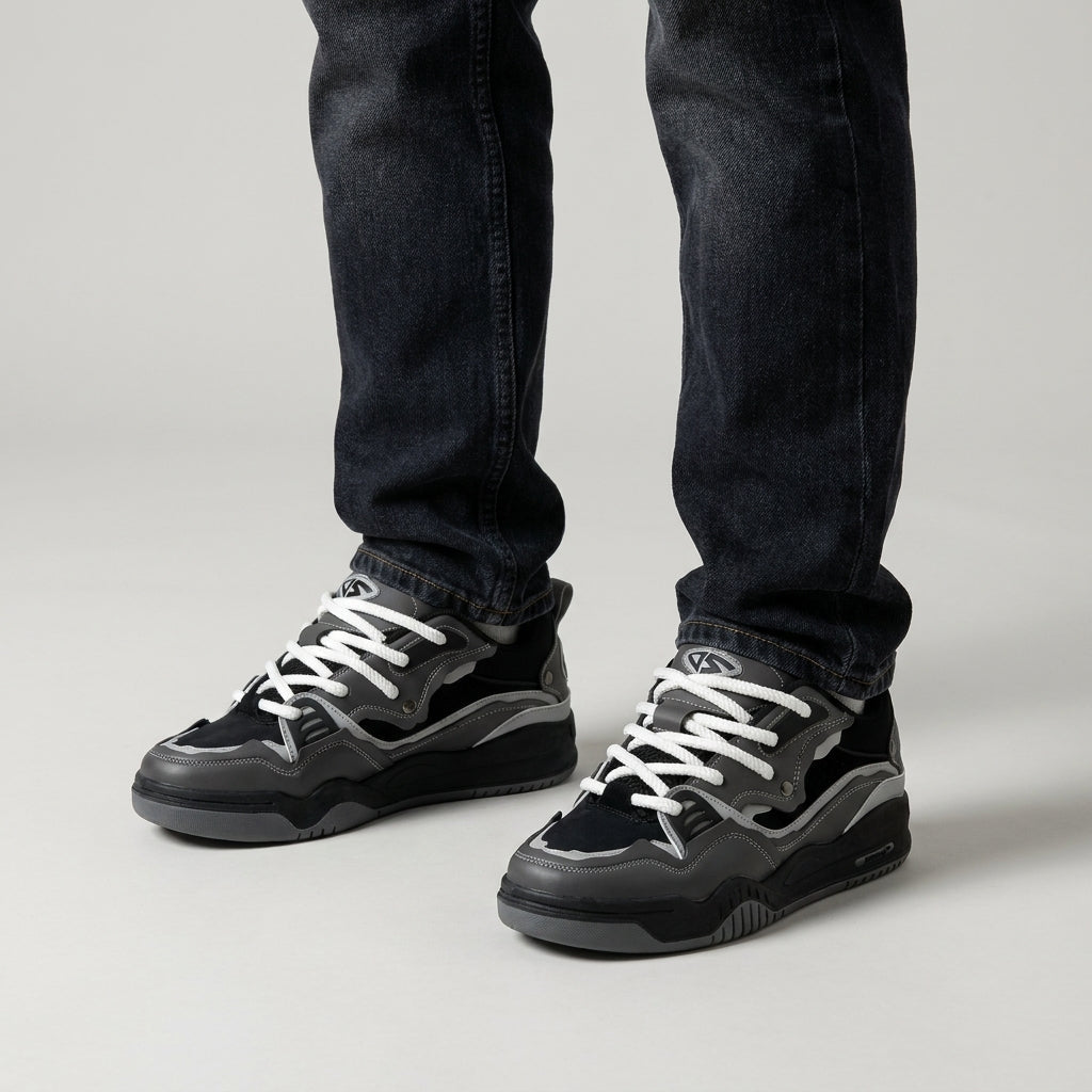 Sneakersy na grubej podeszwie, wyrazista sylwetka