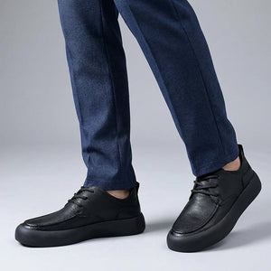 Sneakersy minimalistyczne, subtelne przeszycia