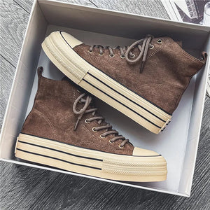 Sneakersy na podwyższonej podeszwie, zamszowa cholewka