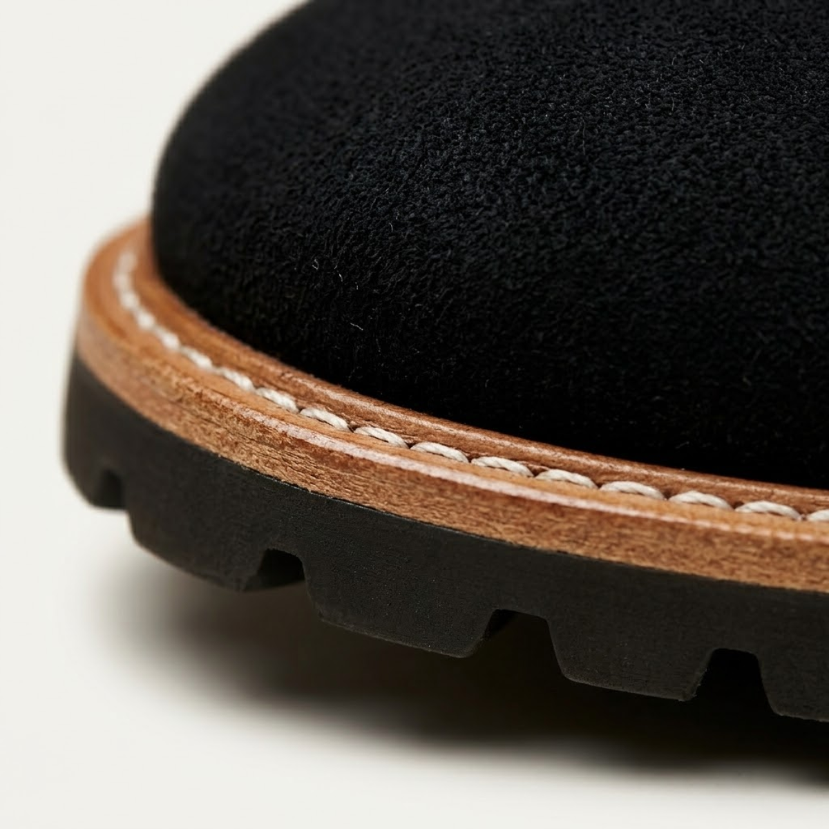 Botki chukka Argenta z zamszu, klasyczna elegancja
