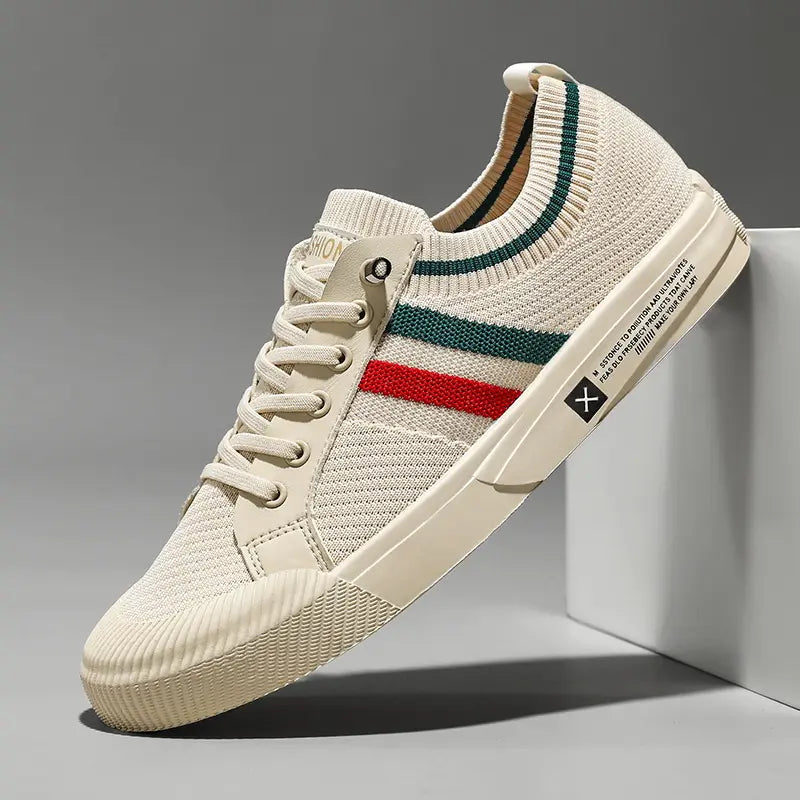 Sneakersy z motywem retro pasów, minimalistyczny profil