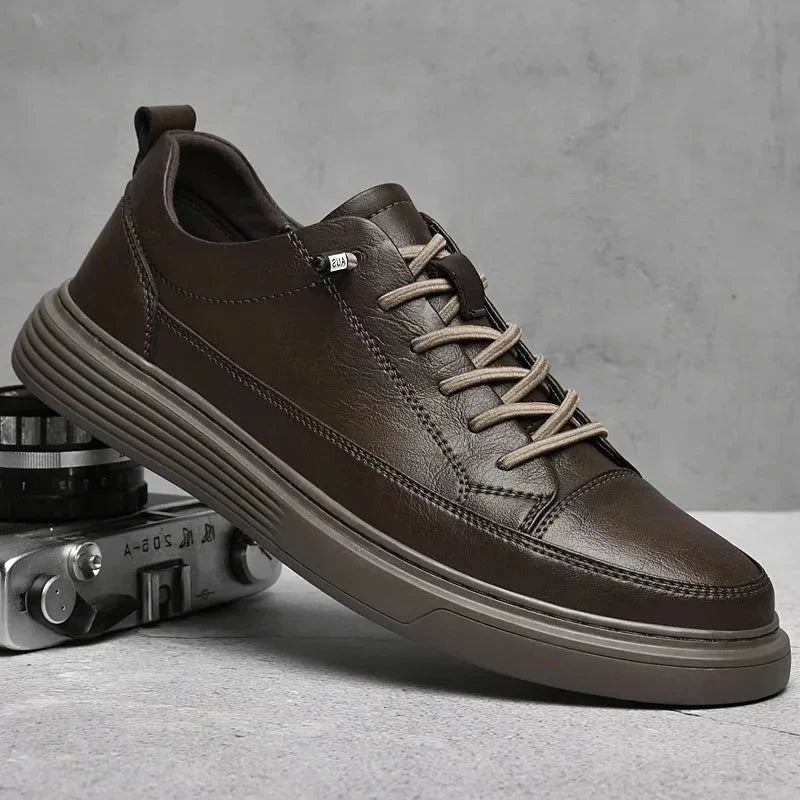Sneakersy niskie z przeszyciami w tonie cholewki