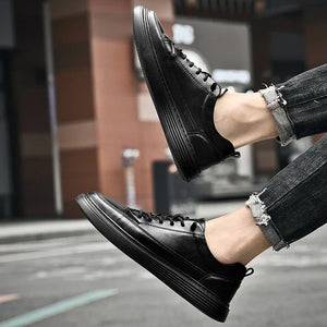 Sneakersy niskie z przeszyciami w tonie cholewki
