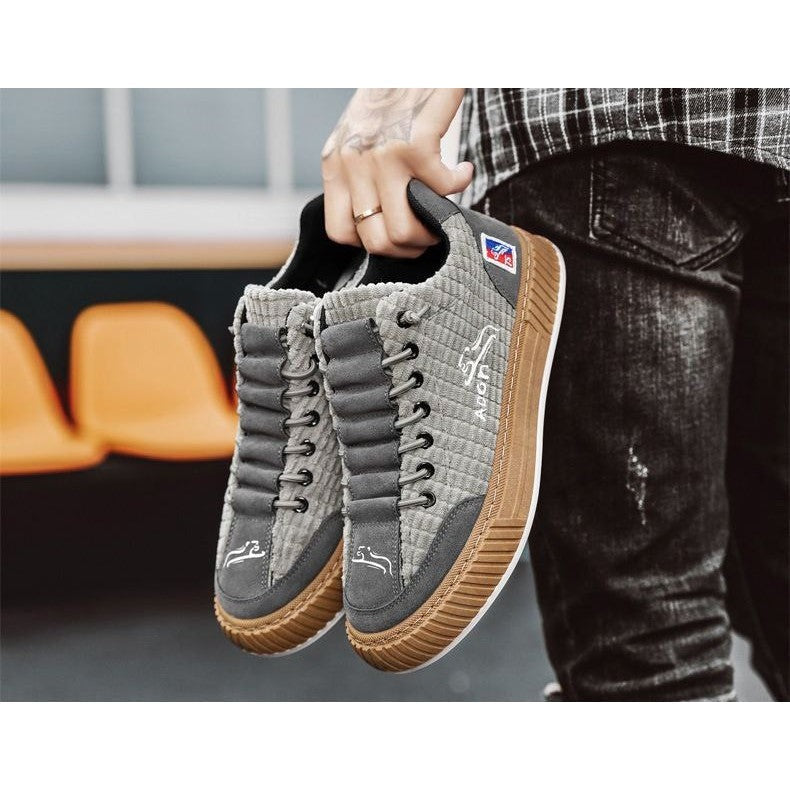 Sneakersy z podparciem stopy na długie godziny