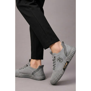 Sneakersy codzienne, czysty profil i stonowany styl