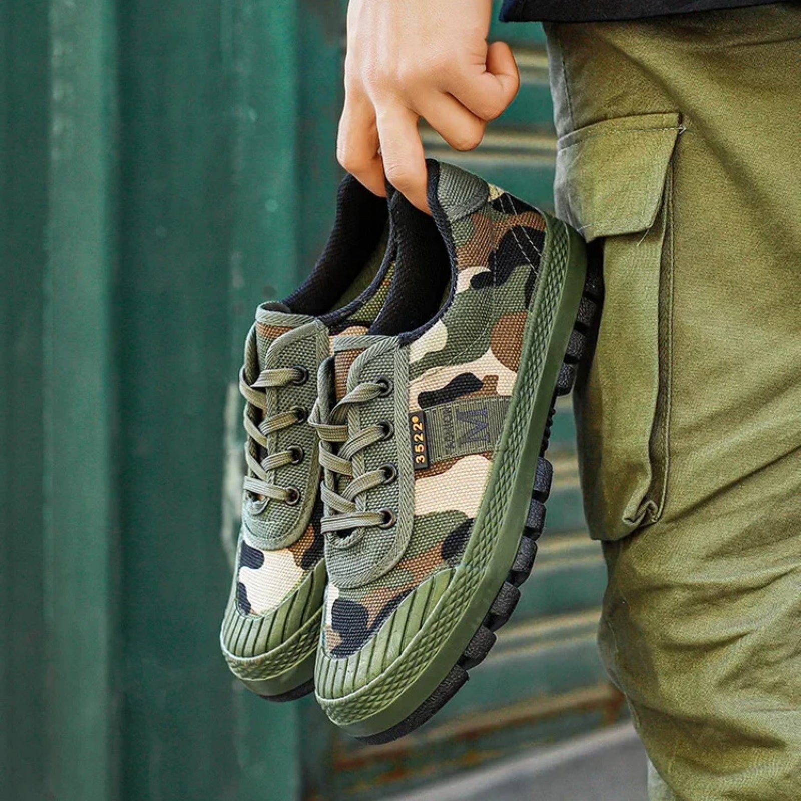 Sneakersy taktyczne, wzmocniona konstrukcja