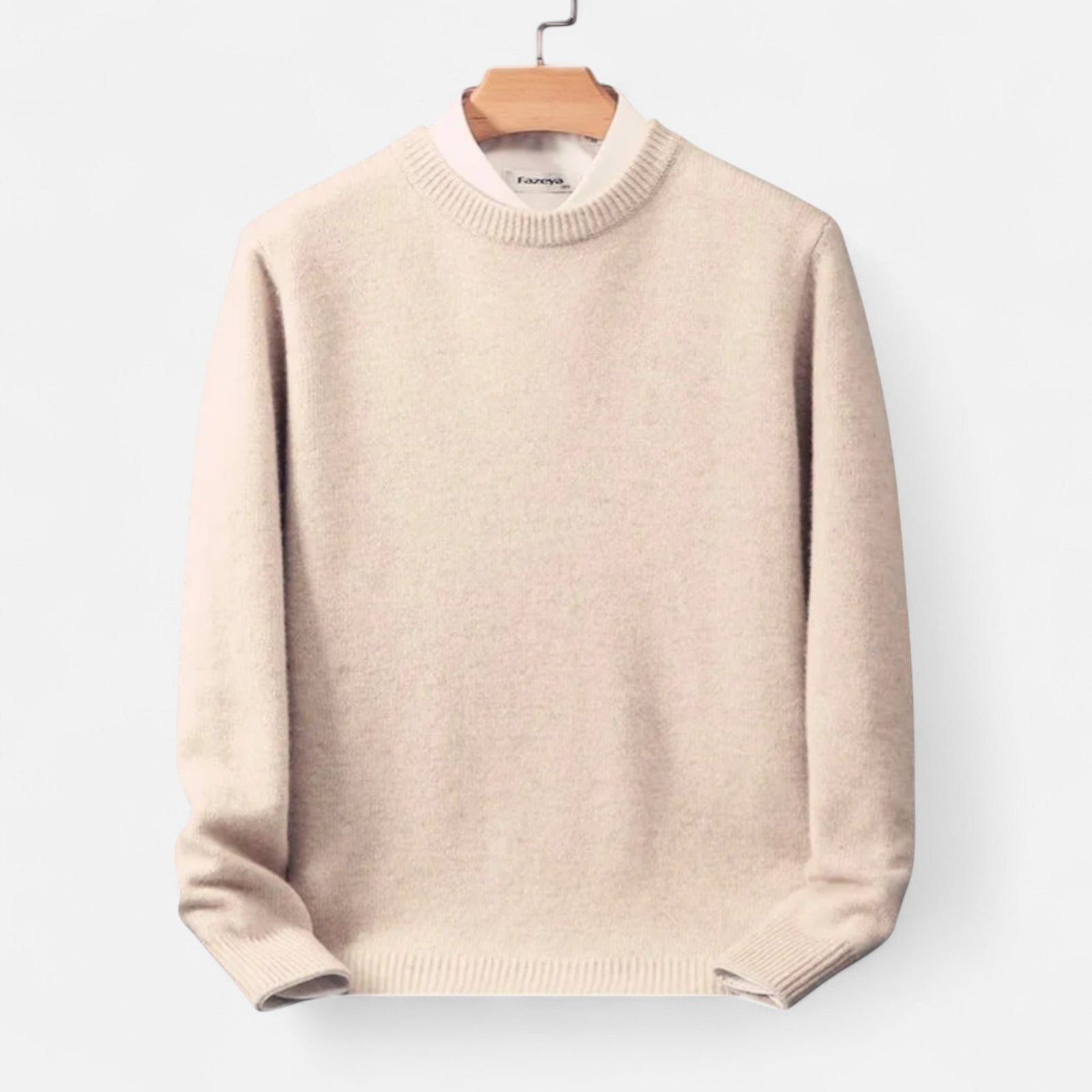 Sweter z kaszmiru o klasycznym kroju i cienkiej fakturze