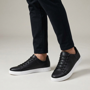 Sneakersy niskie sznurowane, zaokrąglony nosek