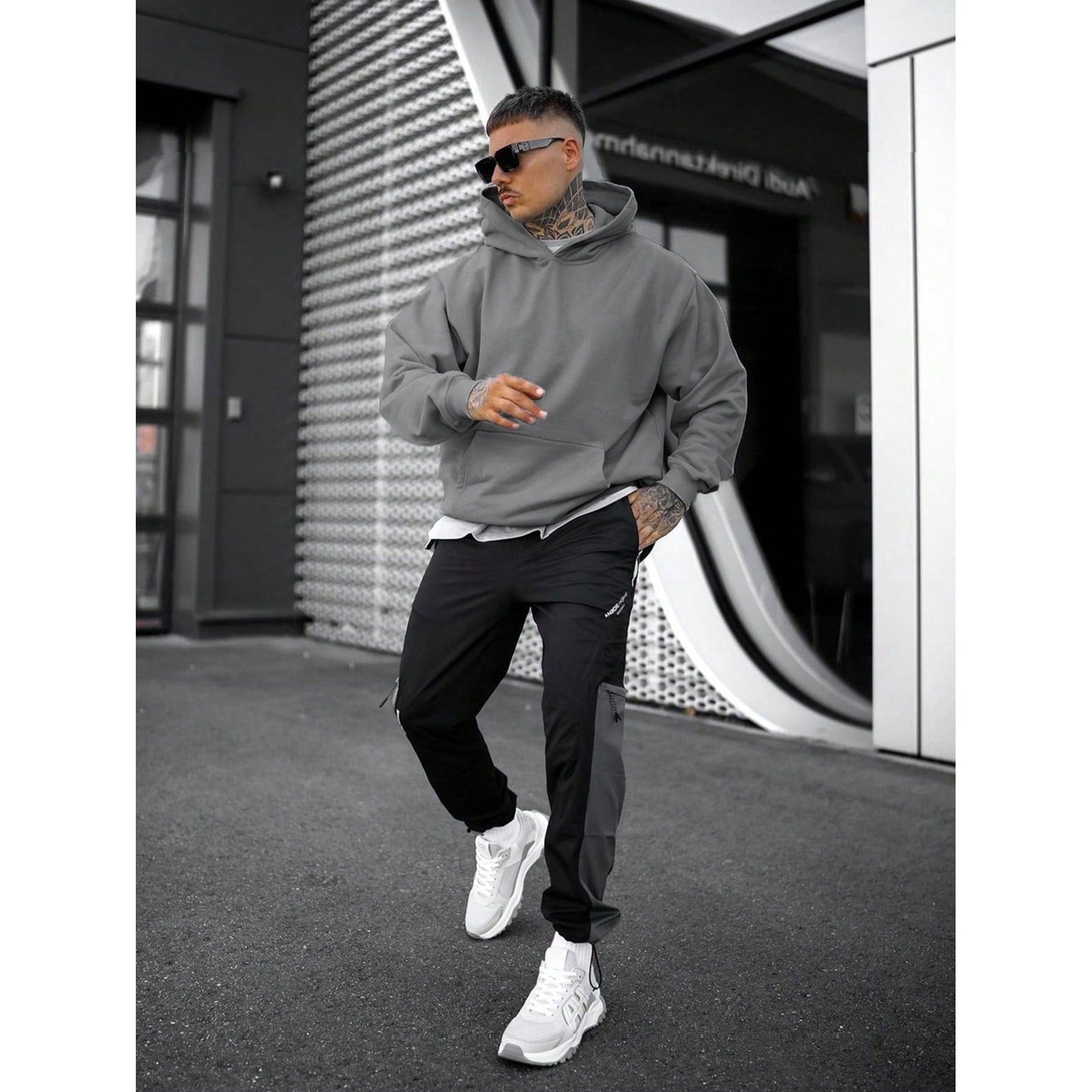 Bluza Tim z kapturem w jednolitym kolorze, krój oversize