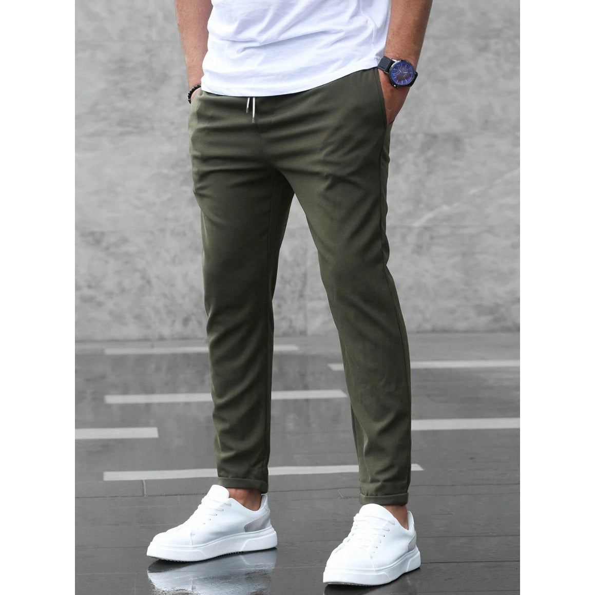 Spodnie slim fit ze sznurkiem w pasie, zwężana nogawka