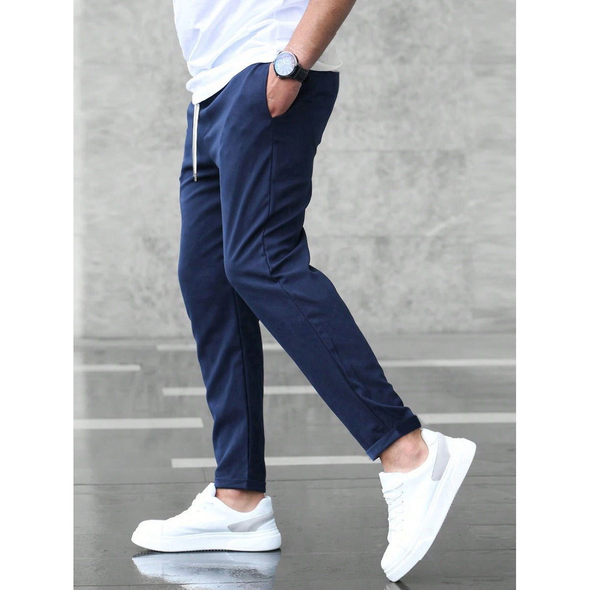 Spodnie slim fit ze sznurkiem w pasie, zwężana nogawka