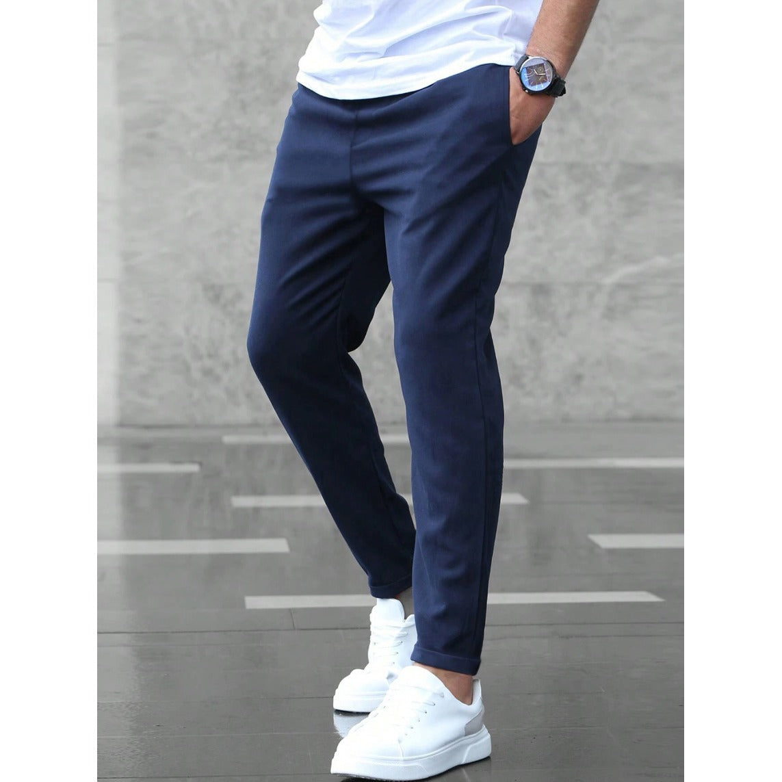 Spodnie slim fit ze sznurkiem w pasie, zwężana nogawka