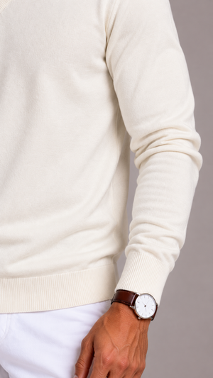 Sweter z kaszmiru z dekoltem V, krój slim fit