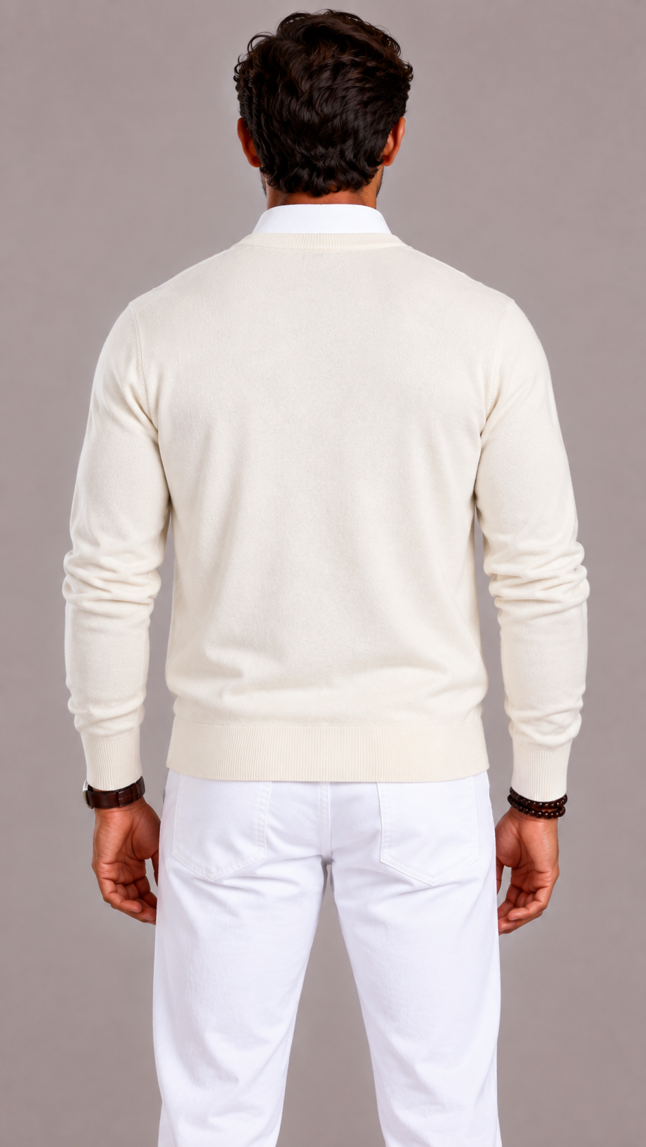 Sweter z kaszmiru z dekoltem V, krój slim fit