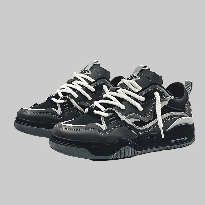 Sneakersy na grubej podeszwie, wyrazista sylwetka