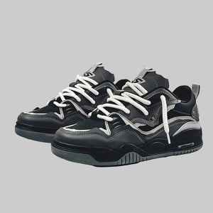 Sneakersy na grubej podeszwie, wyrazista sylwetka